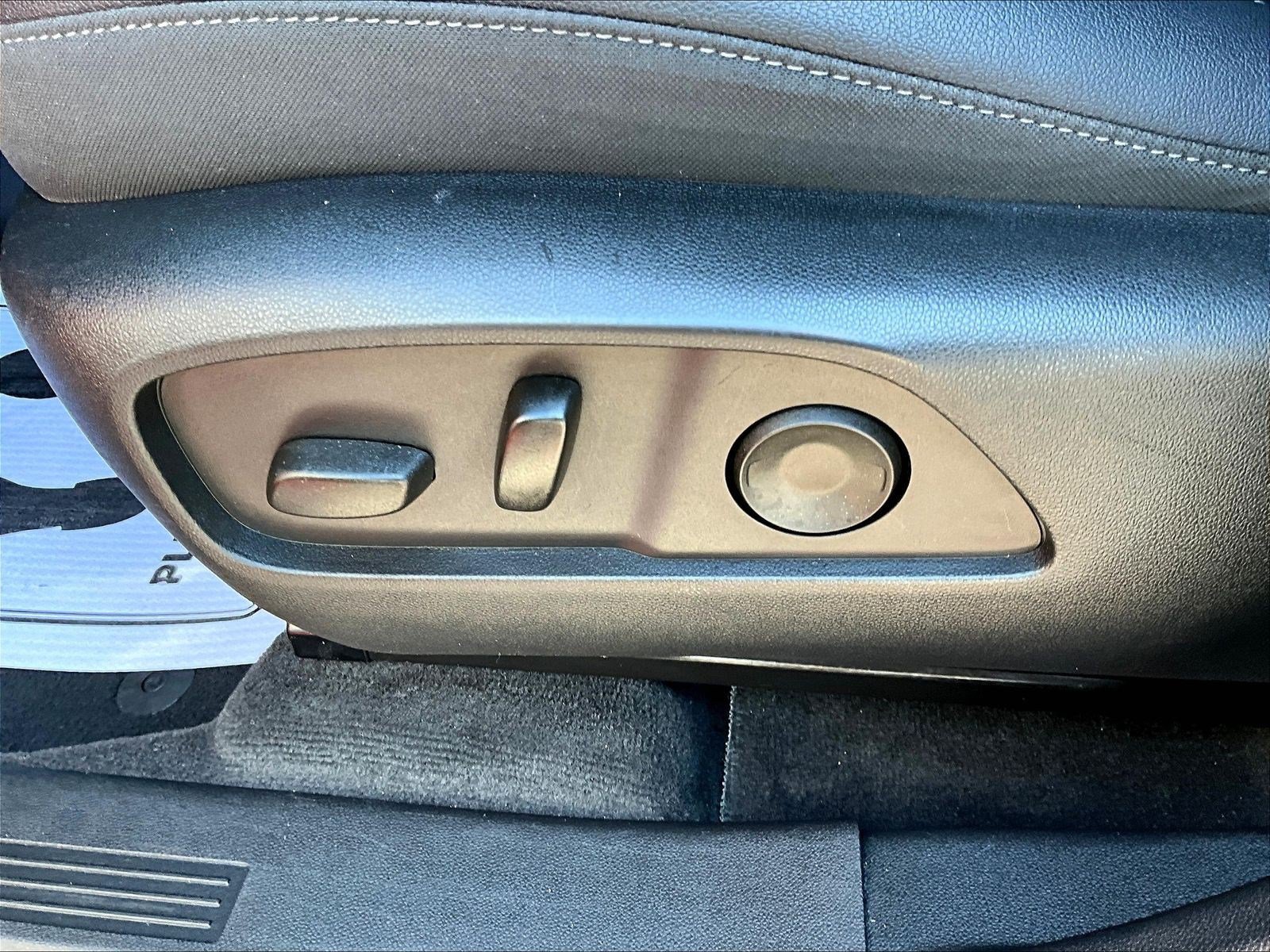 Used 2025 Chevrolet Equinox LT w/ Convenience Package II FWD image 36