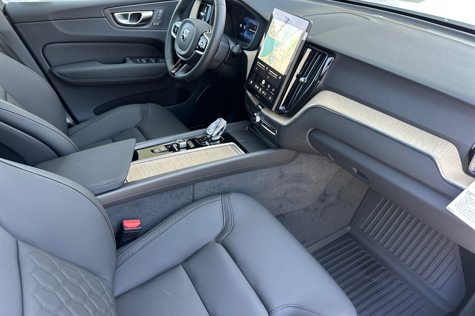 New 2026 Volvo XC60 B5 Plus w/ Climate Package AWD/4WD image 15