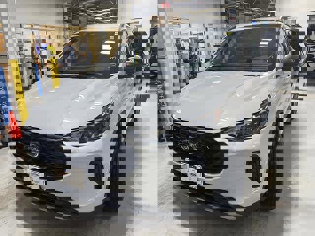 New 2025 Ford Escape ST-Line w/ Cold Weather Package image 3