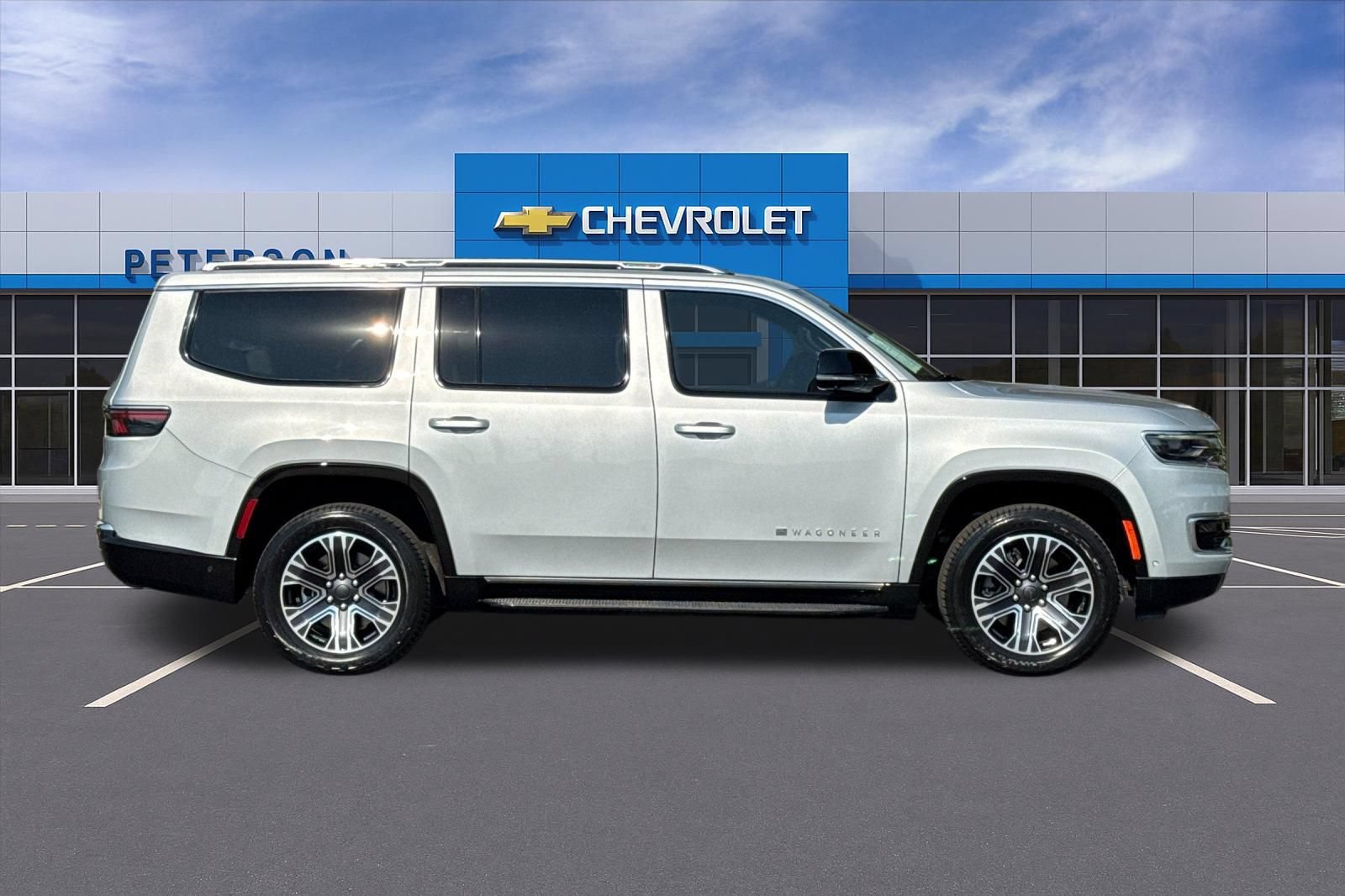 Used 2023 Jeep Wagoneer 4WD w/ Premium Group I image 3