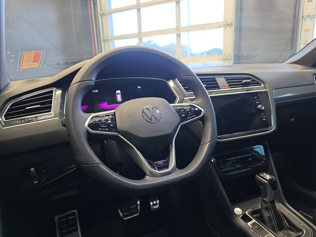 Used 2024 Volkswagen Tiguan SE R-Line w/ MDO Package, Three-Row FWD image 19
