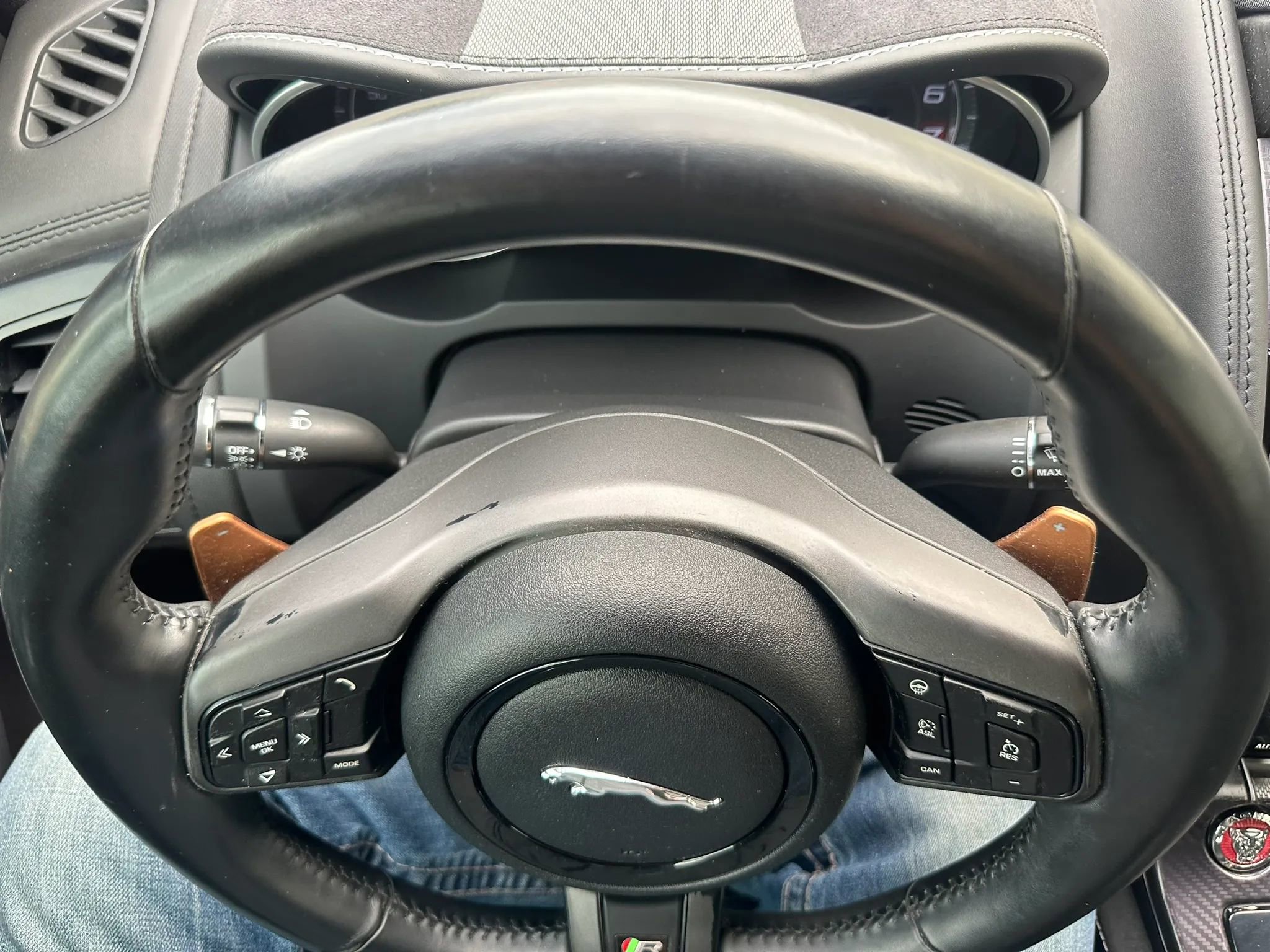 Used 2015 Jaguar F-TYPE R RWD image 31