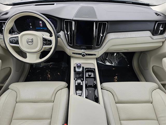Used 2023 Volvo XC60 B5 Ultimate image 13