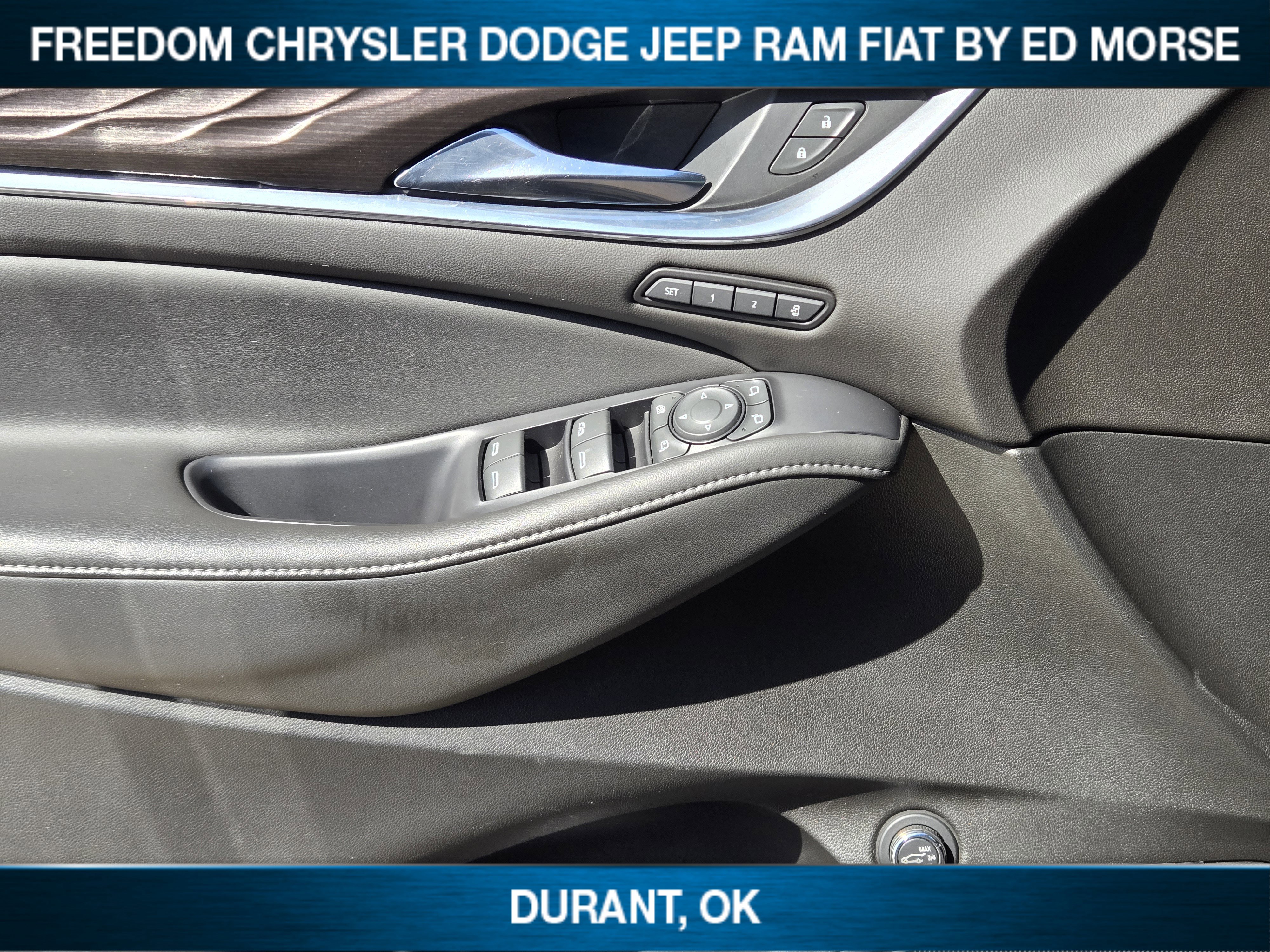 Used 2022 Buick Enclave Avenir w/ Avenir Technology Package AWD/4WD image 17