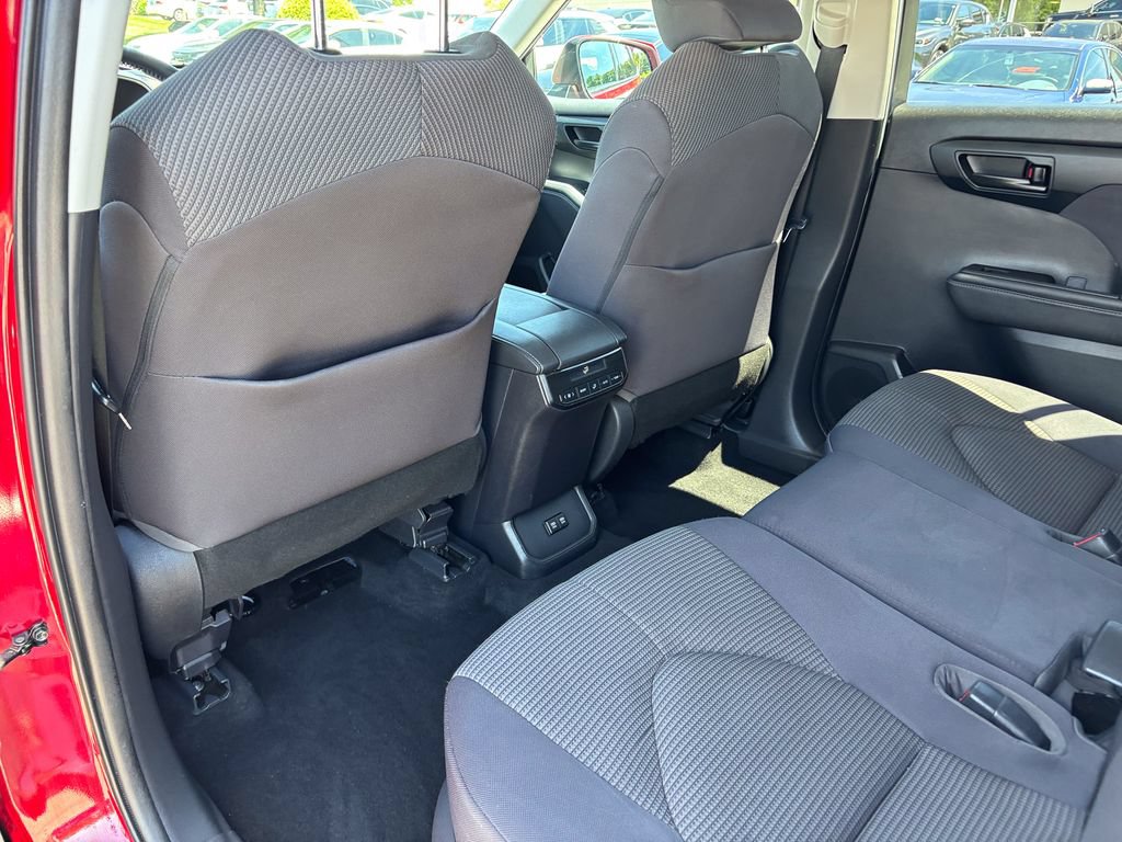Used 2020 Toyota Highlander LE AWD/4WD image 47