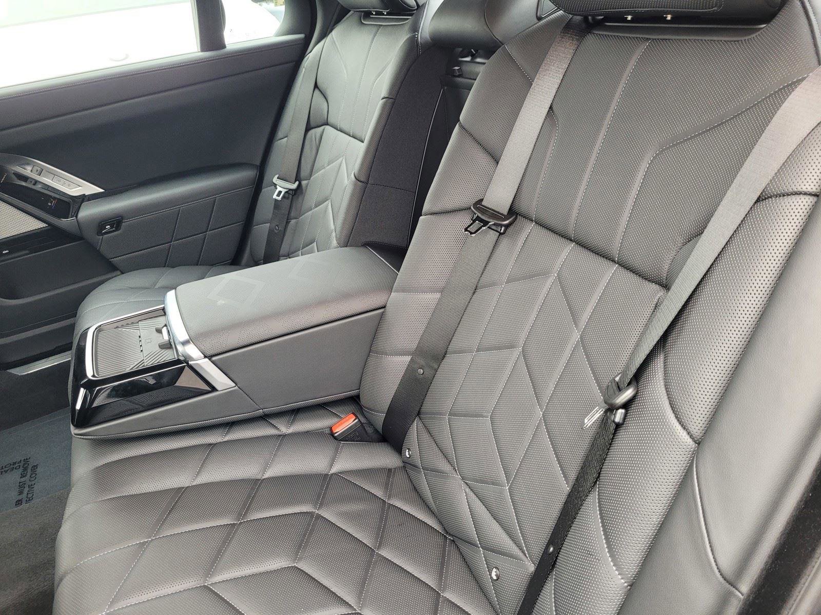 Used 2024 BMW i7 eDrive50 w/ Executive Package image 16