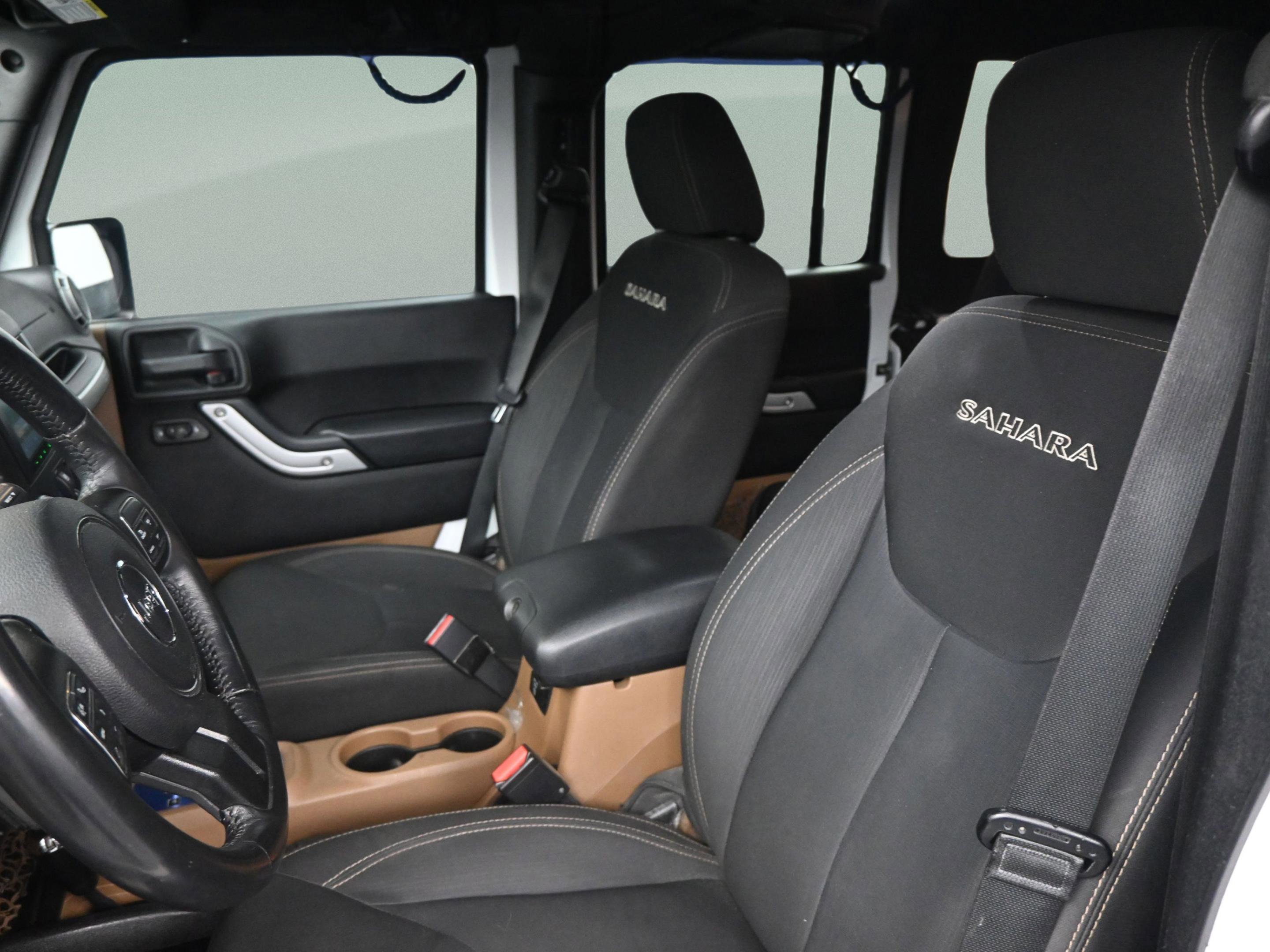Used 2016 Jeep Wrangler Unlimited Sahara w/ Connectivity Group image 32