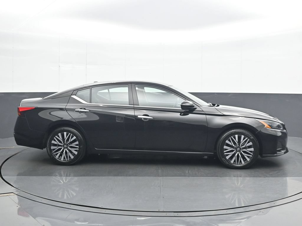 Used 2024 Nissan Altima 2.5 SV w/ SV Premium Package FWD image 7