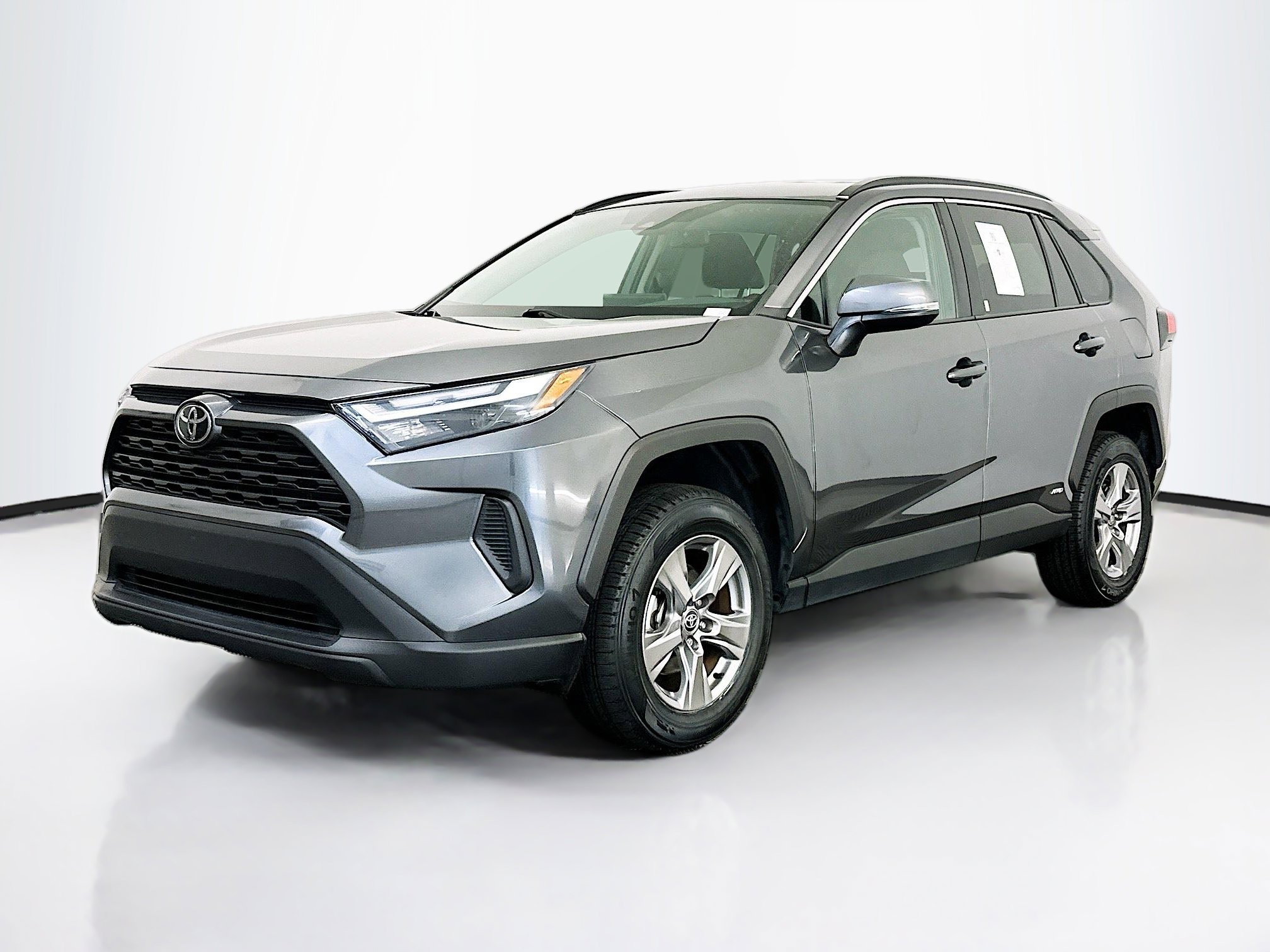 Used 2025 Toyota RAV4 XLE AWD/4WD image 3