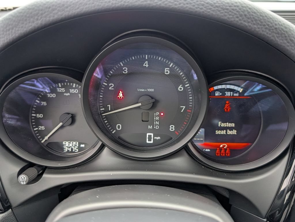 Certified 2025 Porsche Macan AWD/4WD image 22