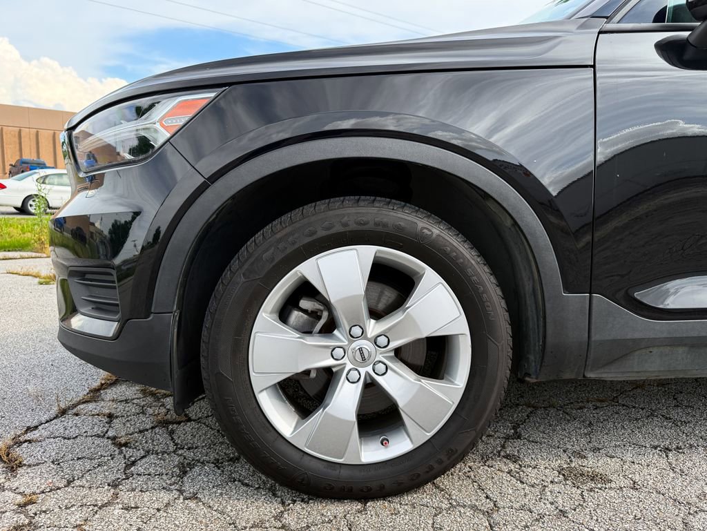 Used 2022 Volvo XC40 T5 Momentum AWD/4WD image 11