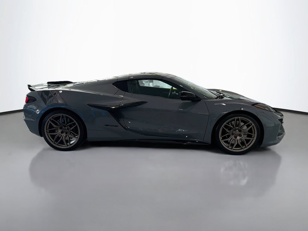 Used 2025 Chevrolet Corvette Z06 RWD image 8