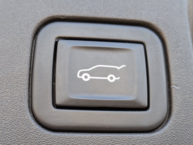 Certified 2022 Buick Envision Essence w/ Technology Package I FWD image 22