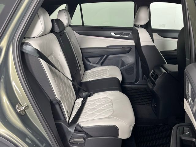 Used 2025 Volkswagen Atlas Cross Sport SEL Premium R-Line image 31