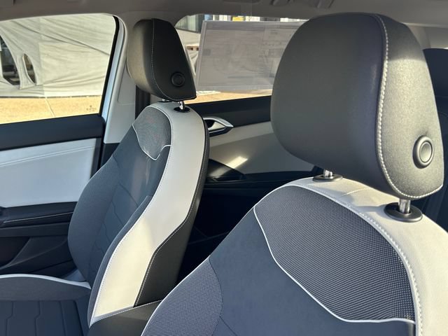 New 2026 Volkswagen Taos SE FWD image 10