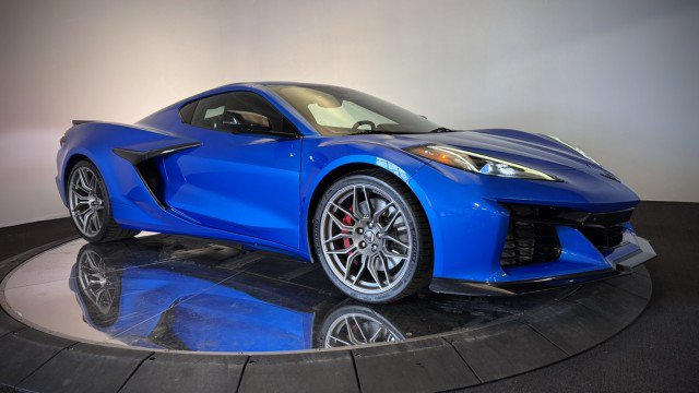 Used 2024 Chevrolet Corvette Z06 w/ Stealth Interior Trim Package RWD image 20