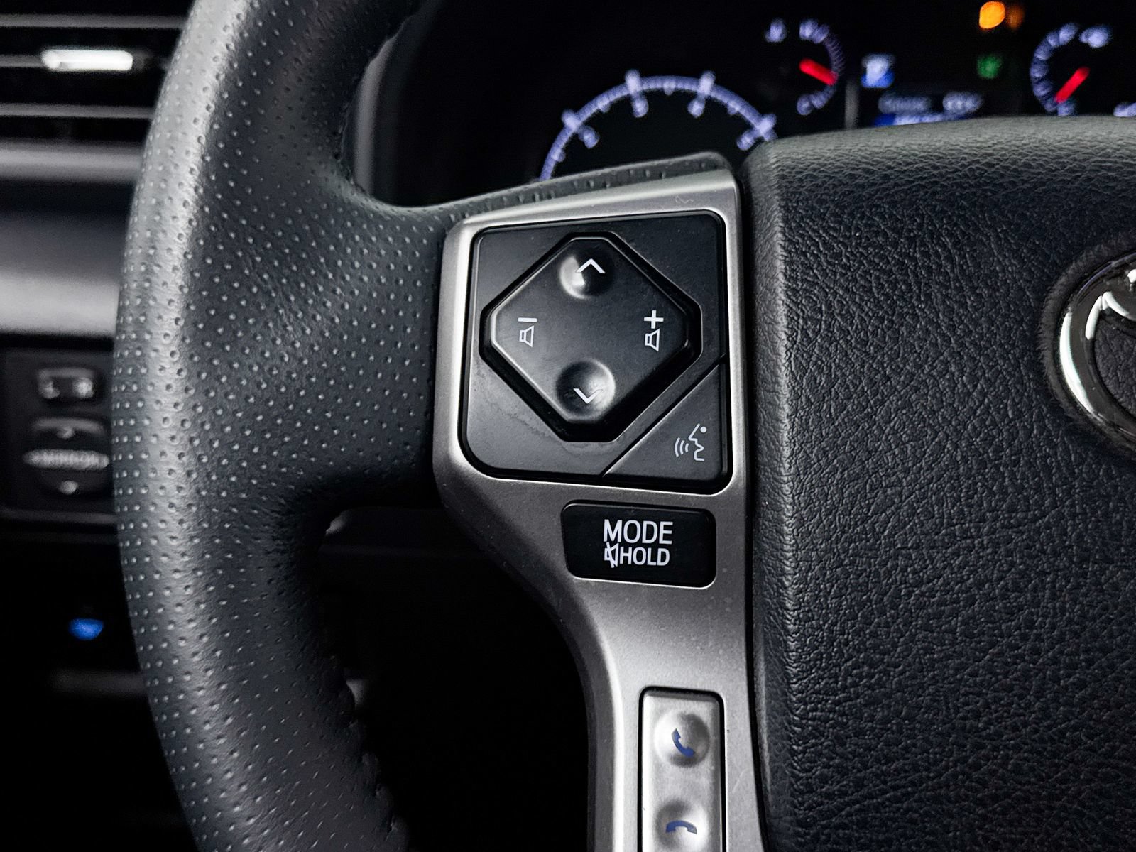Used 2020 Toyota 4Runner SR5 AWD/4WD image 29