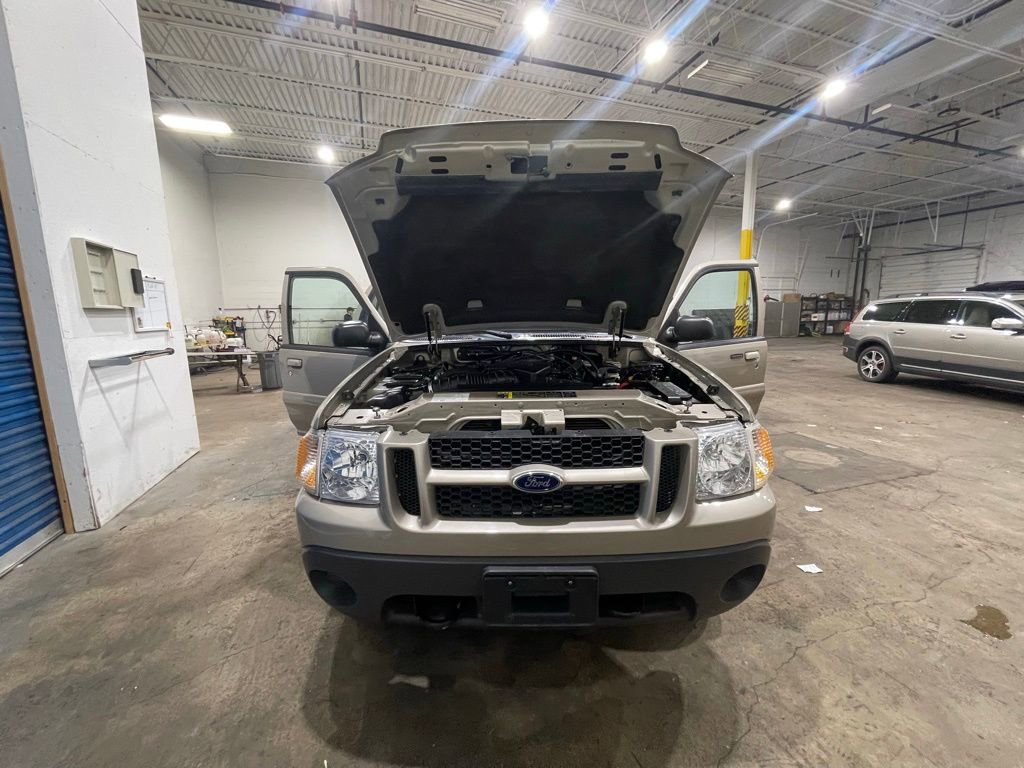 Used 2004 Ford Explorer Sport Trac XLT AWD/4WD image 42