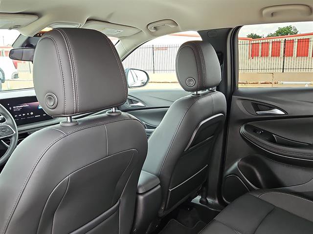 Certified 2025 Buick Encore GX Preferred w/ Comfort Package FWD image 9