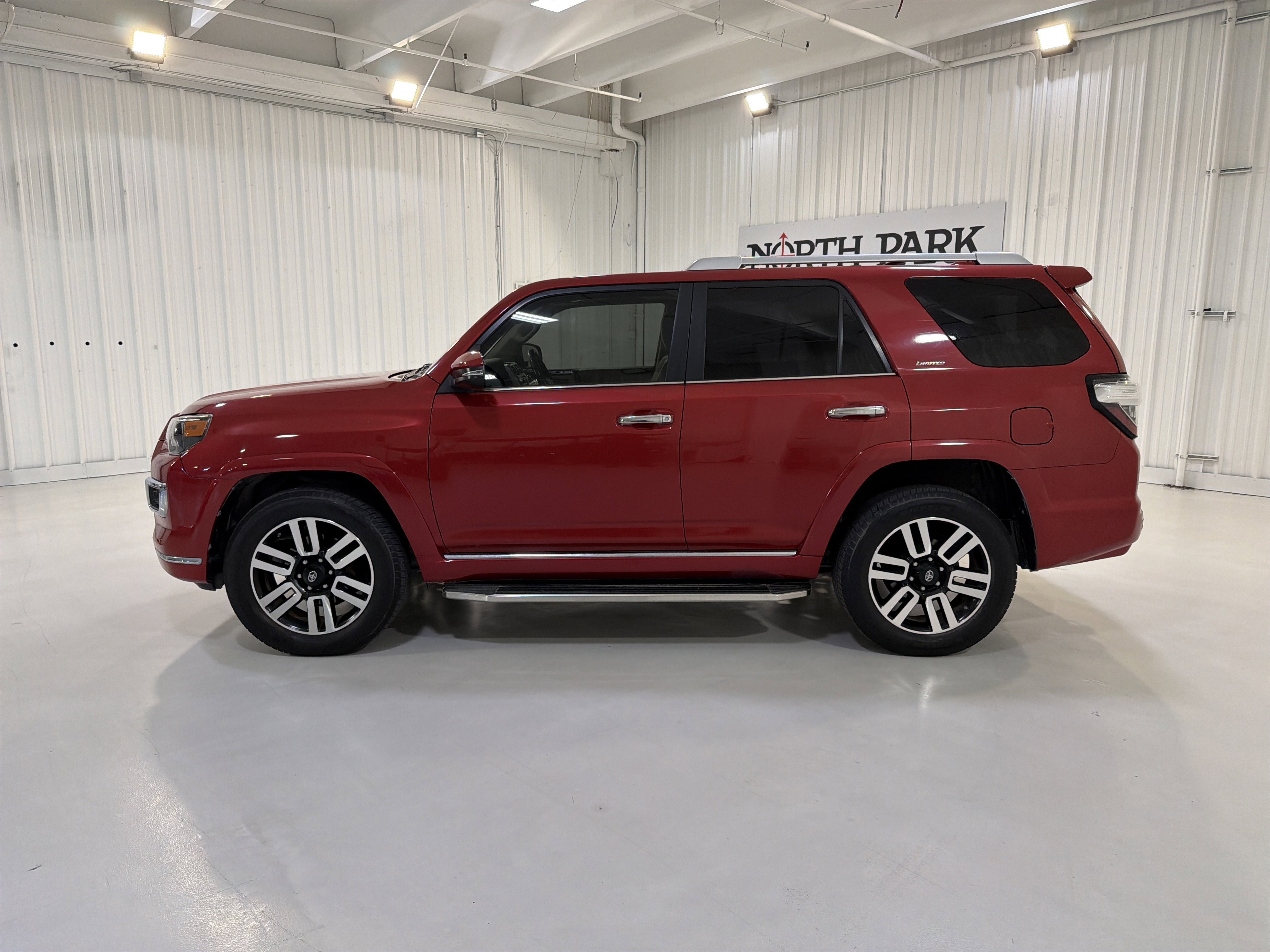 Used 2016 Toyota 4Runner Limited AWD/4WD image 2
