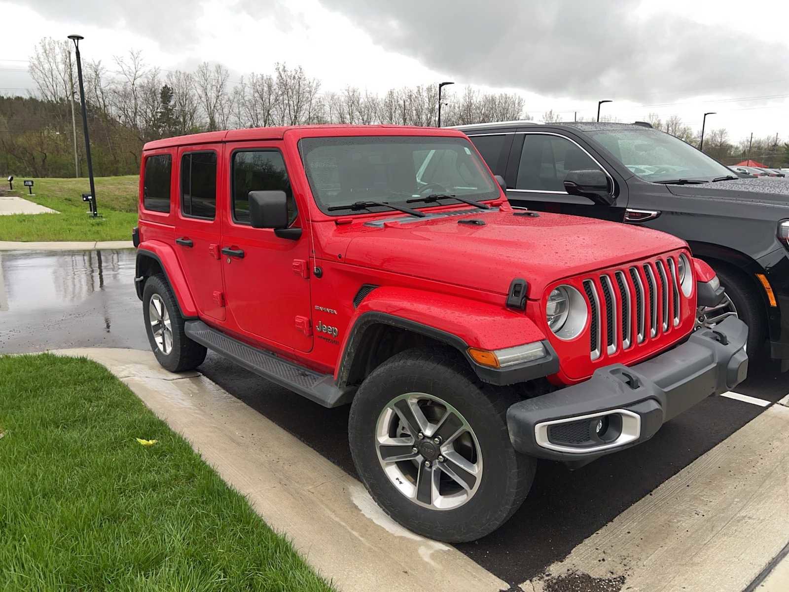 Used 2018 Jeep Wrangler Unlimited Sahara AWD/4WD video 2