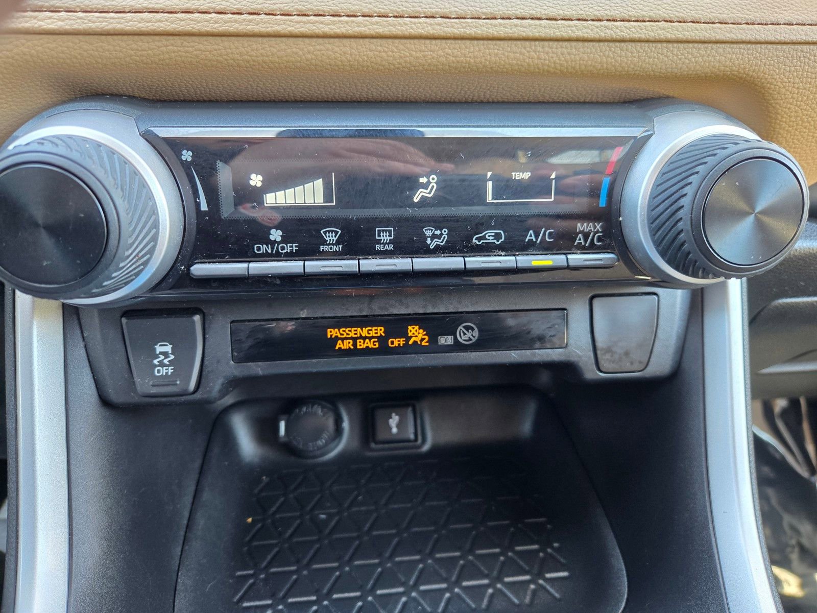 Used 2021 Toyota RAV4 LE FWD image 20