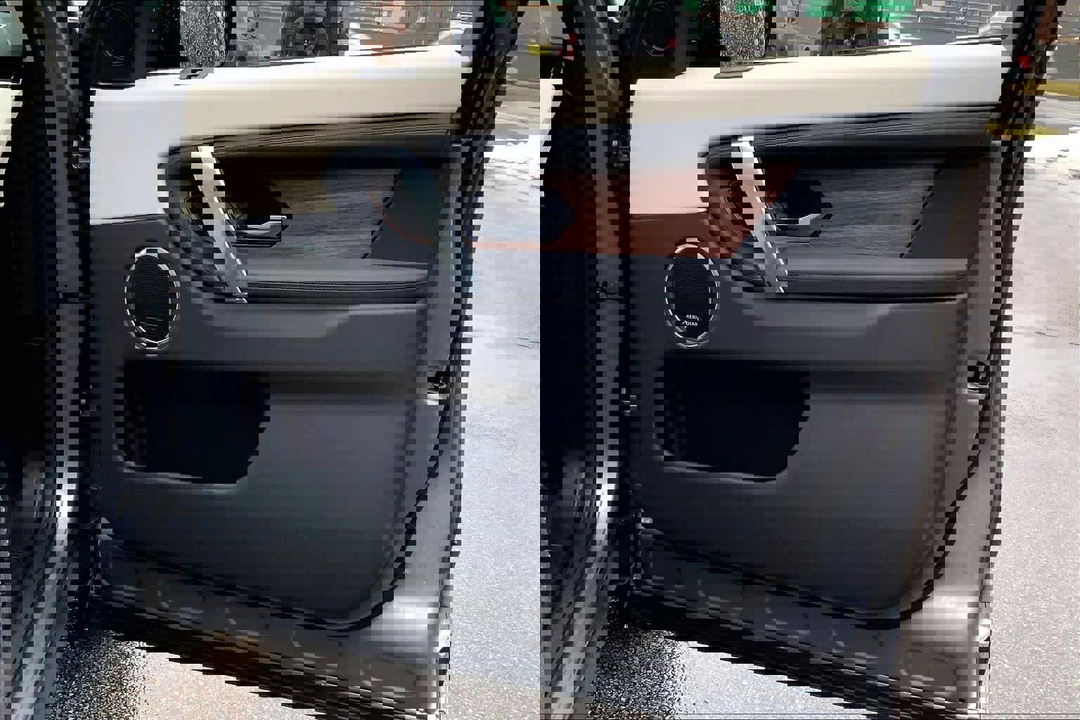 Used 2025 Land Rover Discovery Sport S image 22