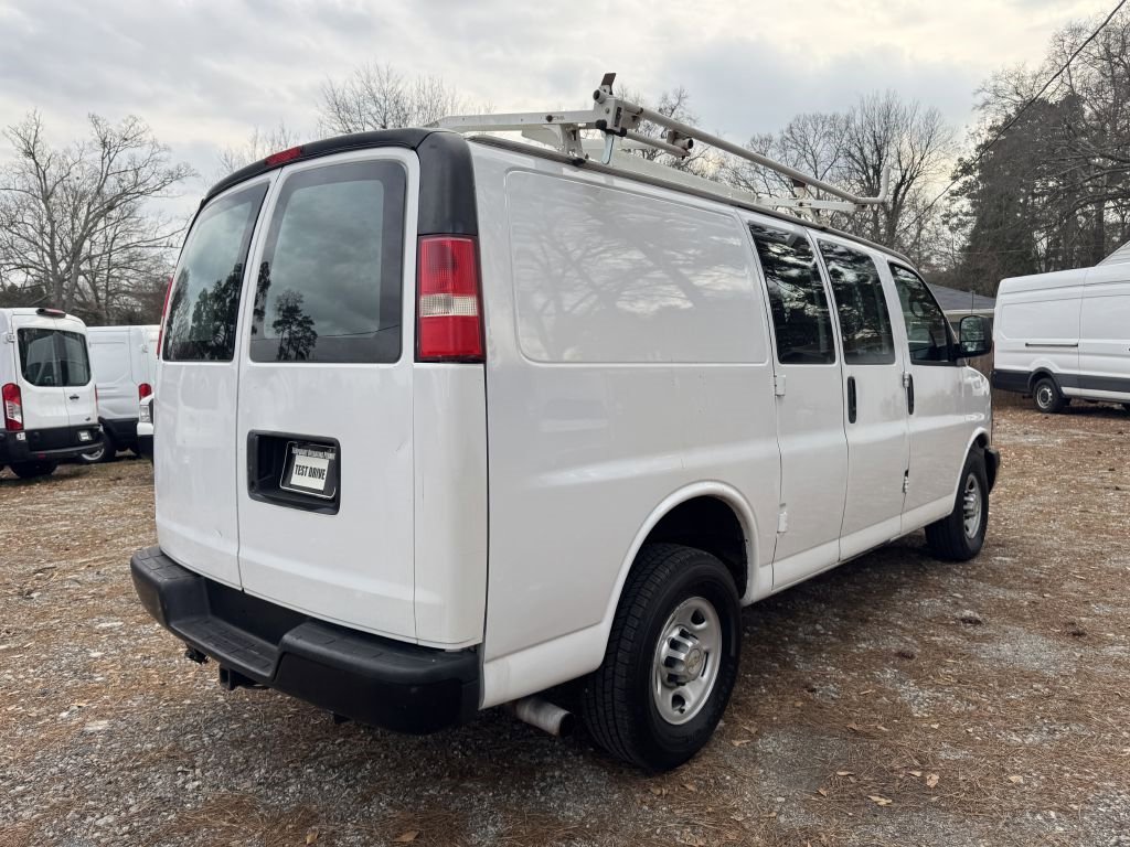 Used 2011 Chevrolet Express 2500 image 3