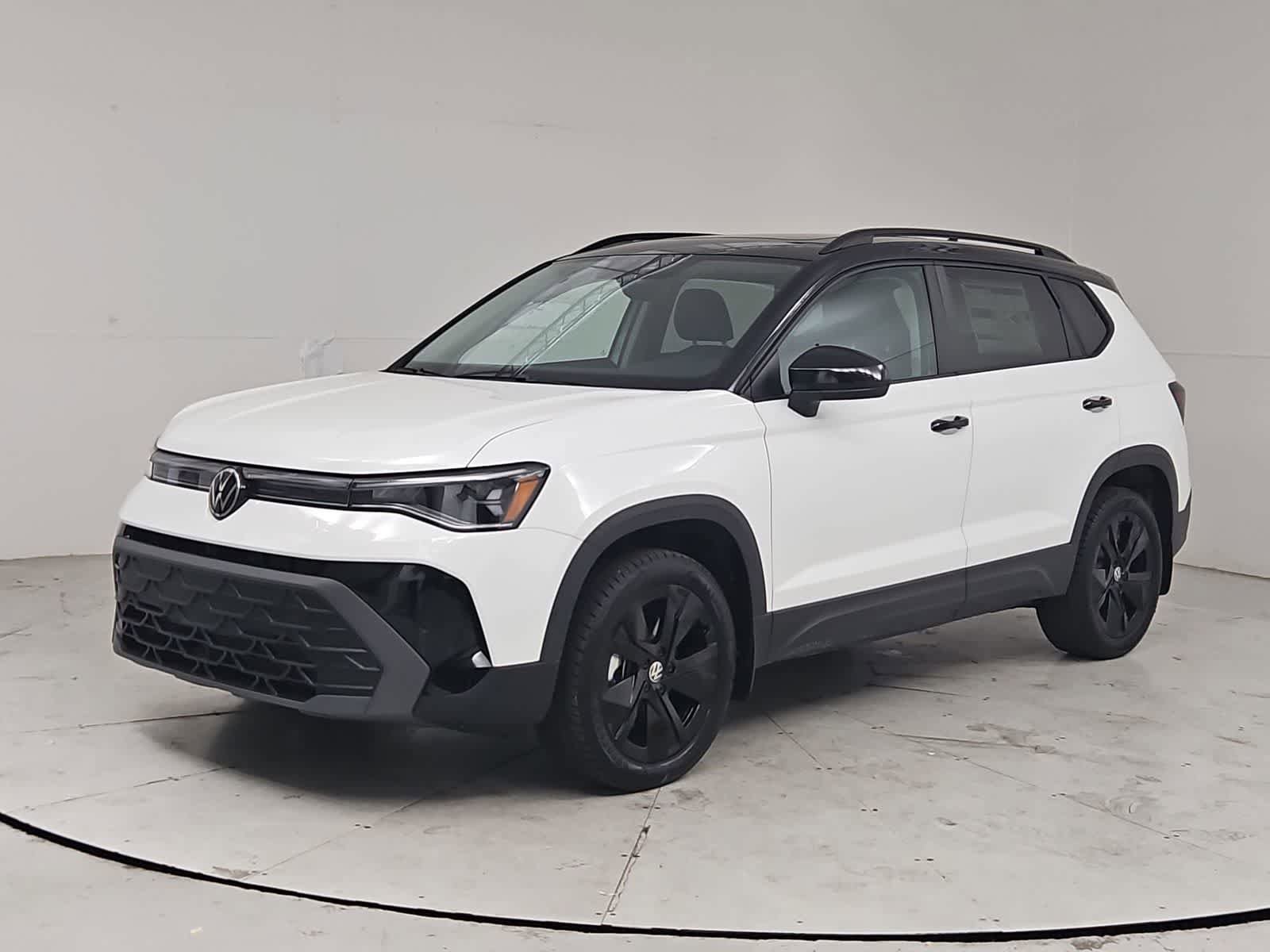 New 2026 Volkswagen Taos SE FWD image 1