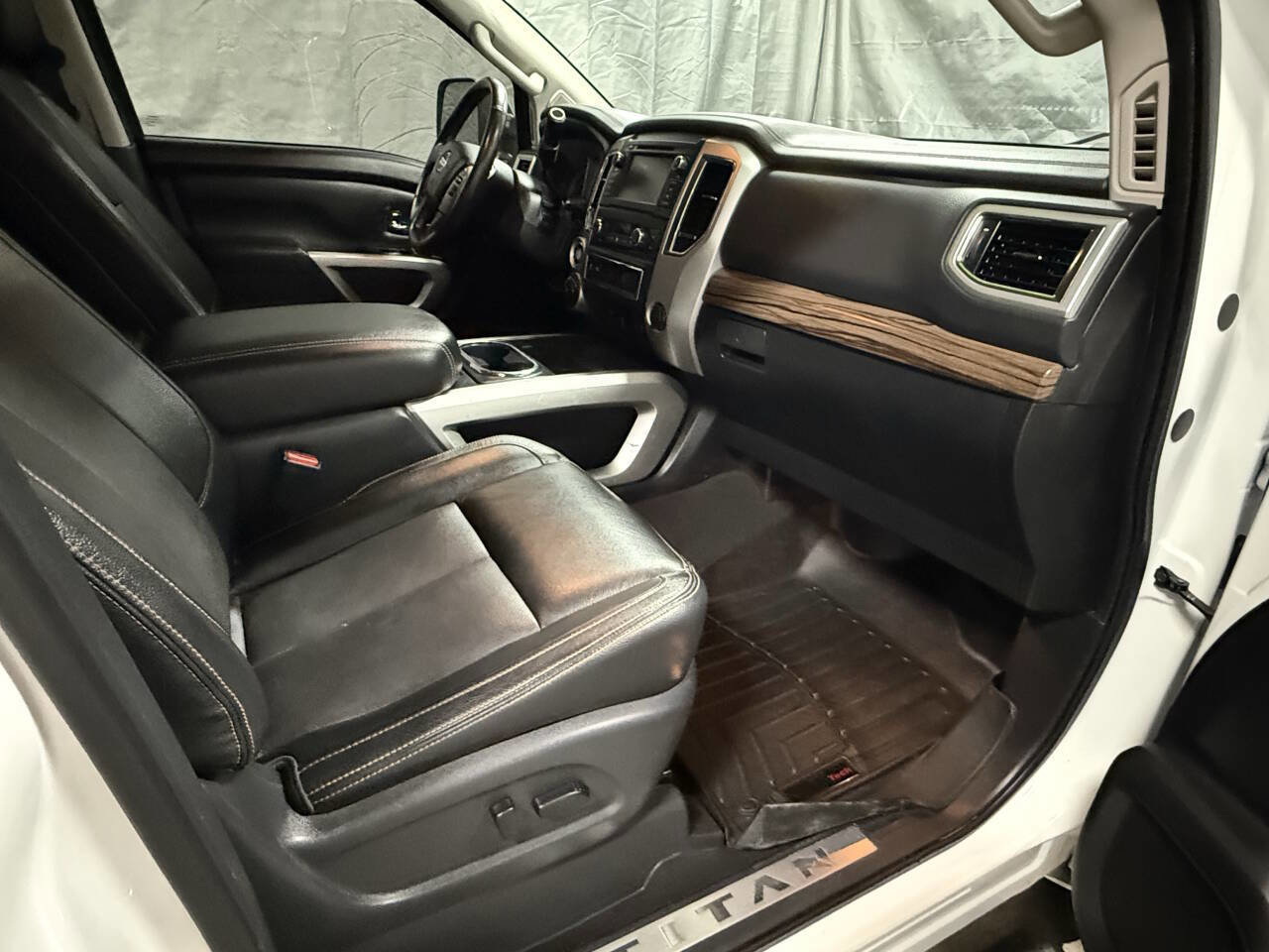 Used 2019 Nissan Titan SL w/ Texas Titan Edition image 11