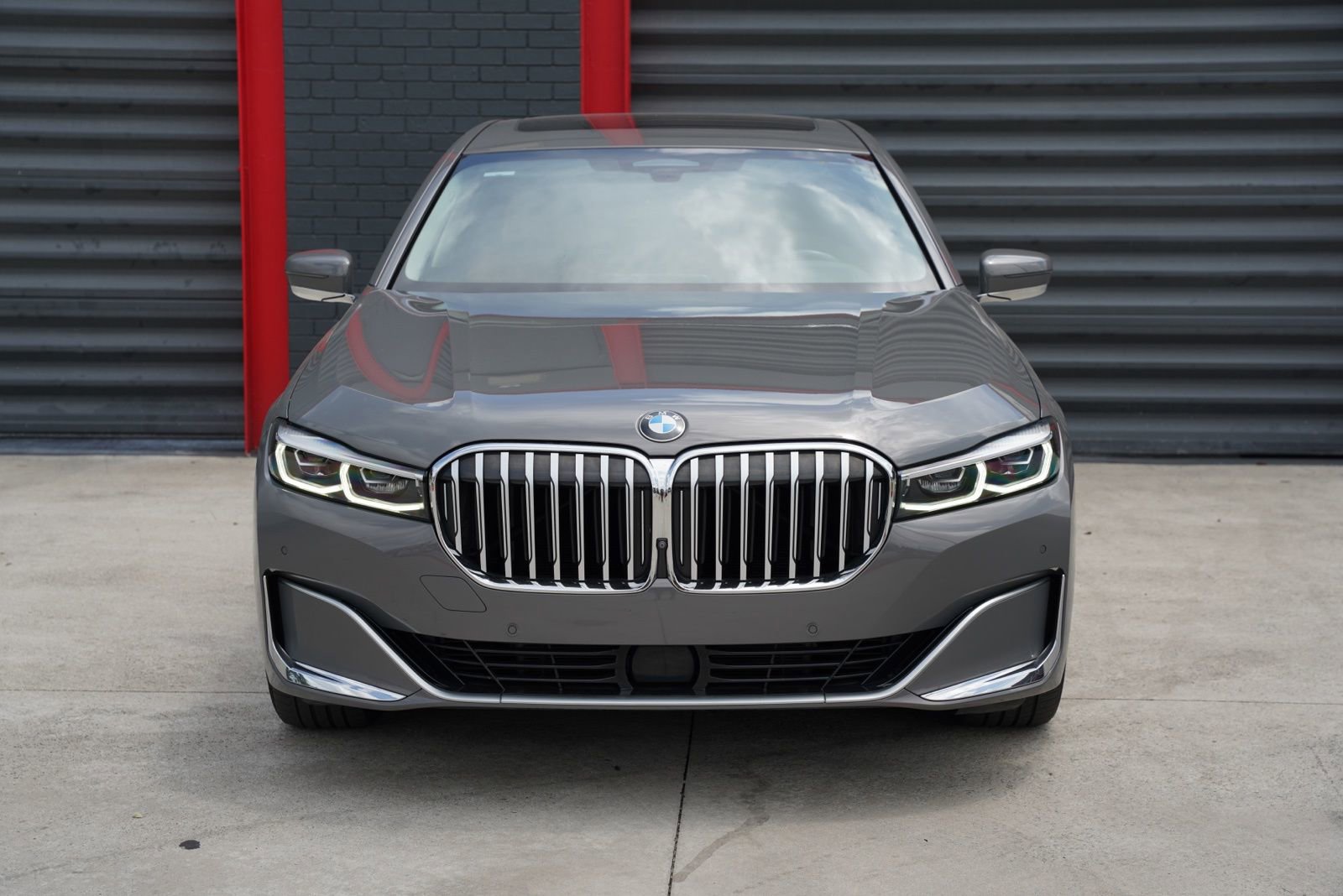 Used 2022 BMW 740i xDrive w/ Premium Package AWD/4WD video 2