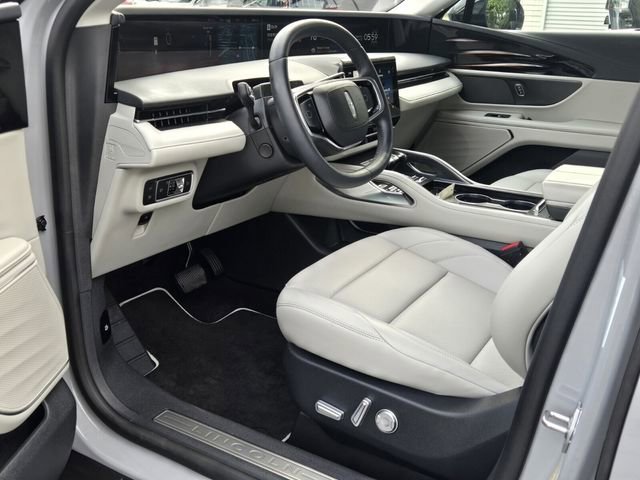 Used 2026 Lincoln Nautilus Premier AWD/4WD image 12