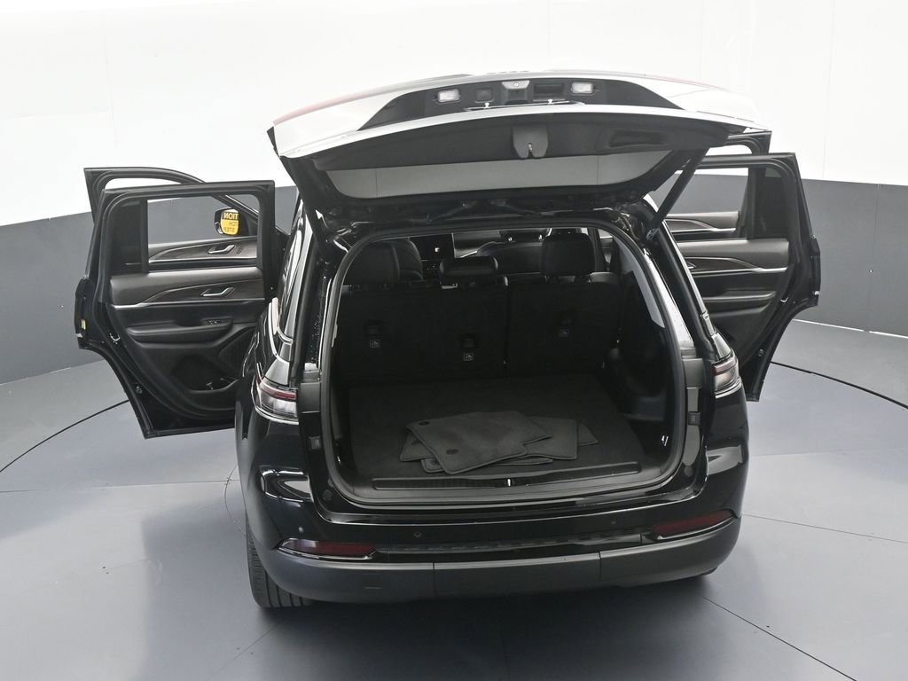 Used 2023 Jeep Grand Cherokee Limited w/ Black Appearance Package image 70