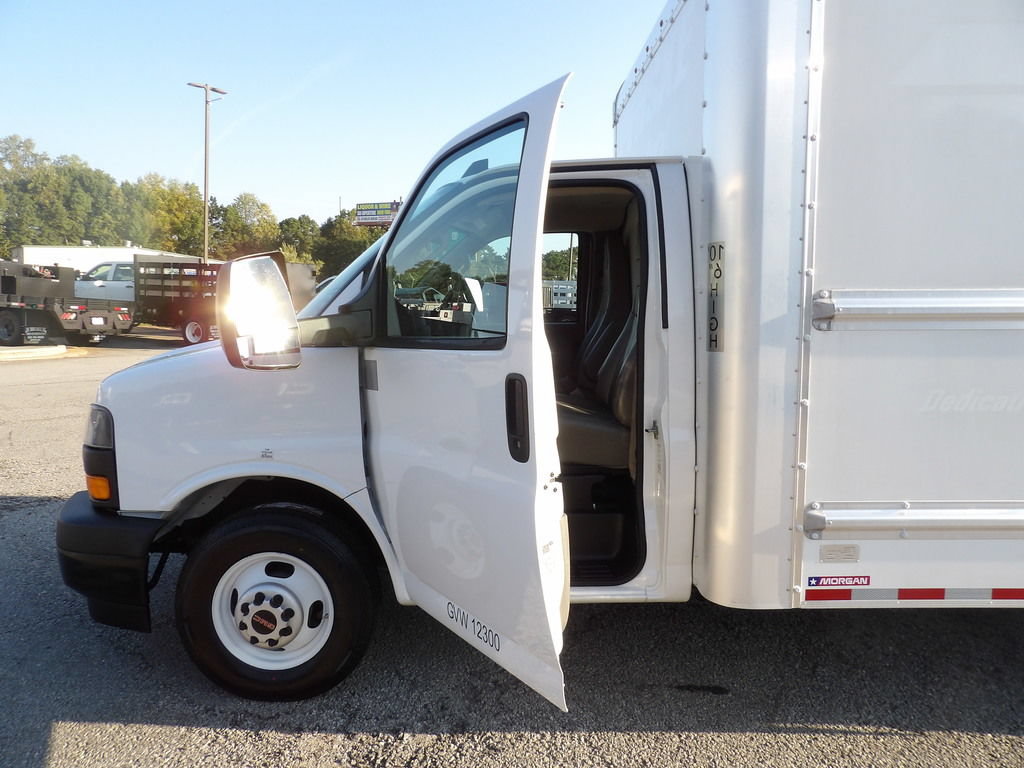 Used 2022 GMC Savana 3500 Extended w/ Power Convenience Package RWD image 13