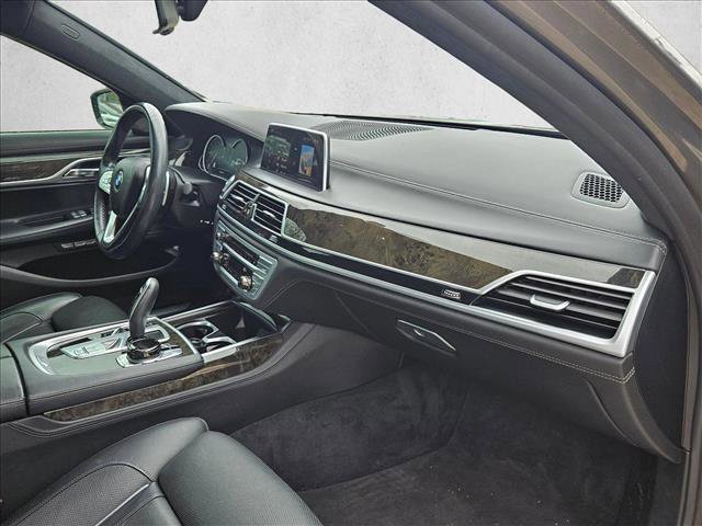 Used 2018 BMW 750i xDrive image 17