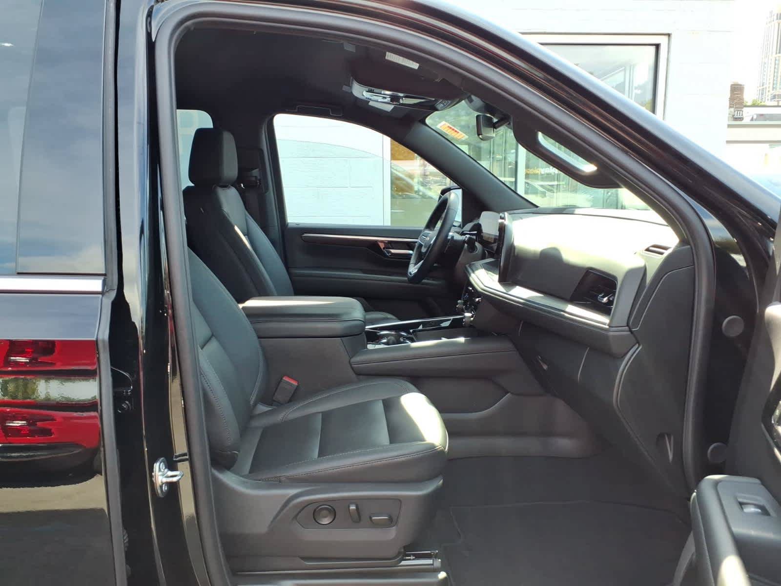 Used 2026 Chevrolet Suburban LT w/ Comfort Package AWD/4WD image 20