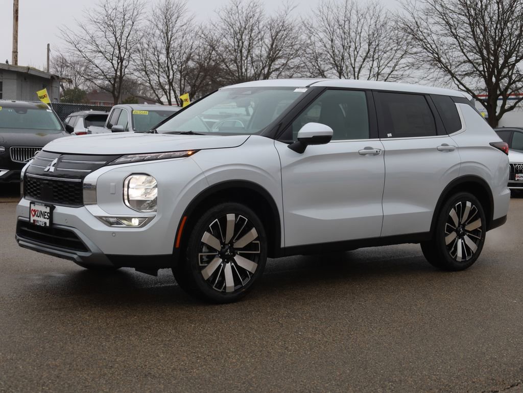 New 2025 Mitsubishi Outlander SE image 4