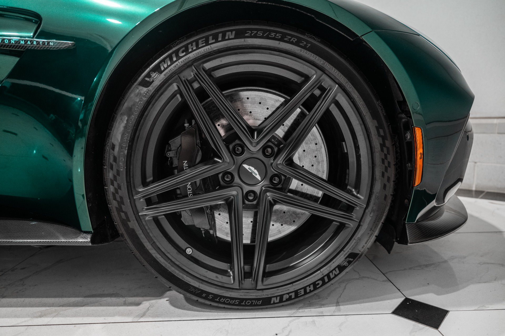 Used 2025 Aston Martin V8 Vantage Coupe RWD image 44