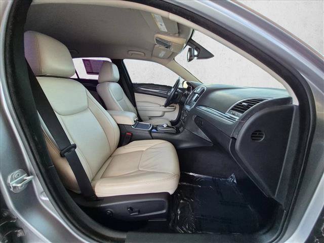 Used 2017 Chrysler 300 Limited RWD image 20