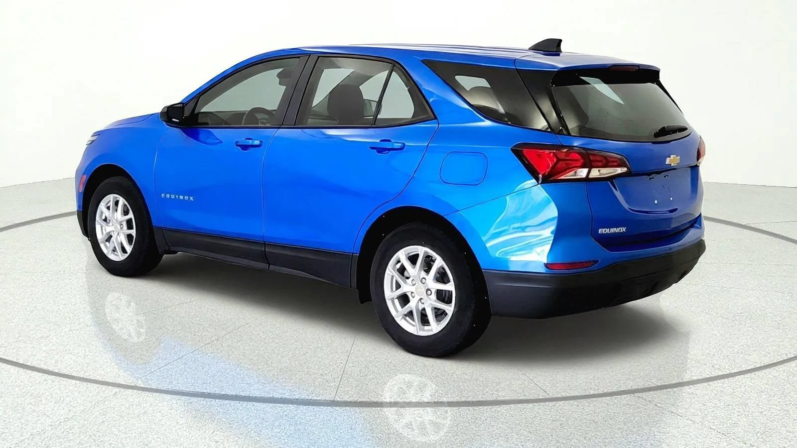 Used 2024 Chevrolet Equinox LS w/ LPO, Floor Liner Package FWD image 4