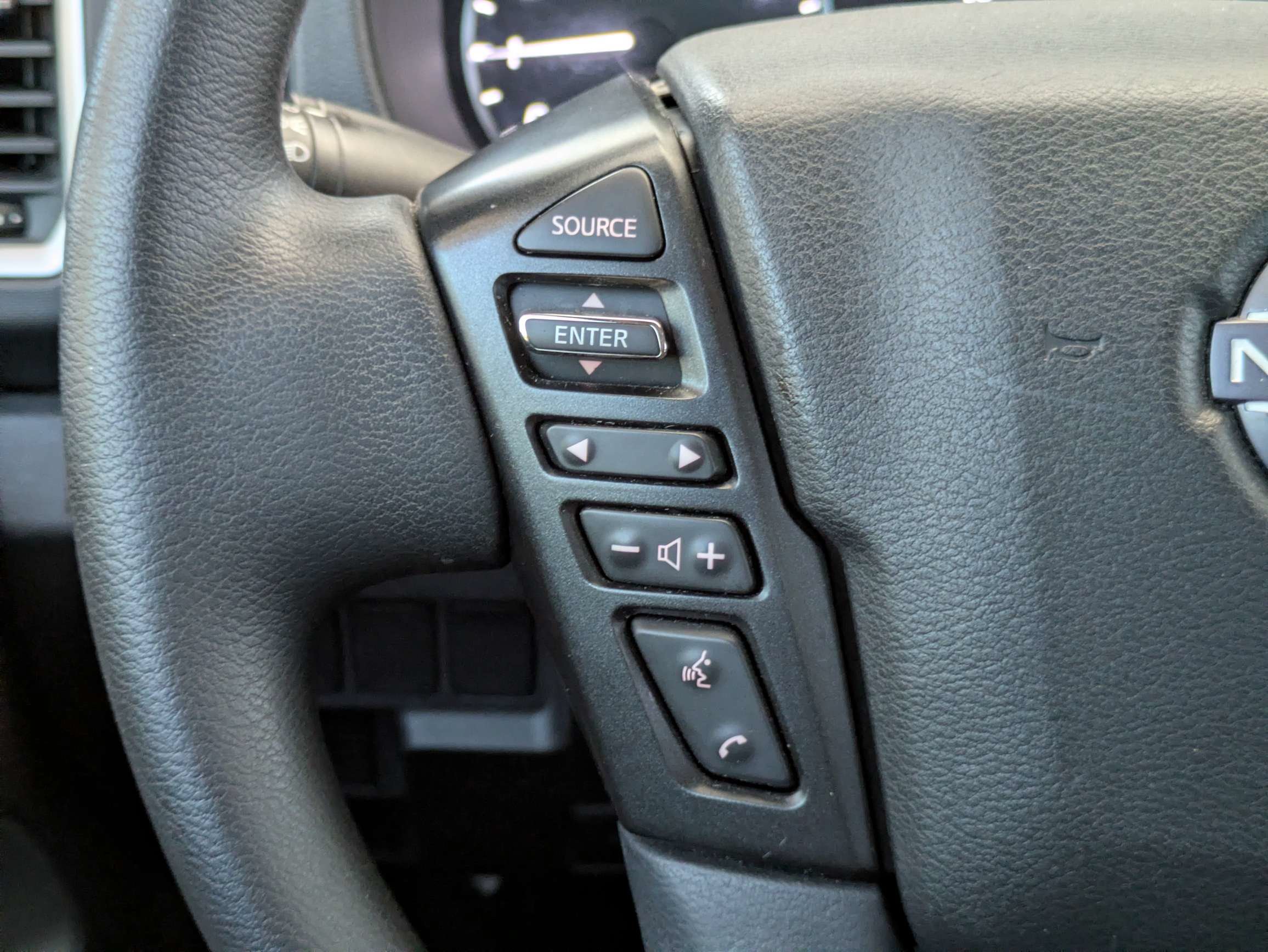 Used 2024 Nissan Frontier SV RWD image 14