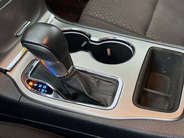 Used 2018 Jeep Grand Cherokee Laredo AWD/4WD image 16