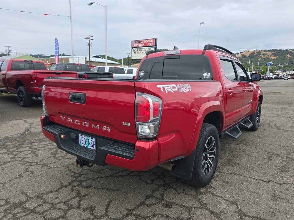Used 2020 Toyota Tacoma TRD Sport w/ TRD Premium Sport Package AWD/4WD image 17