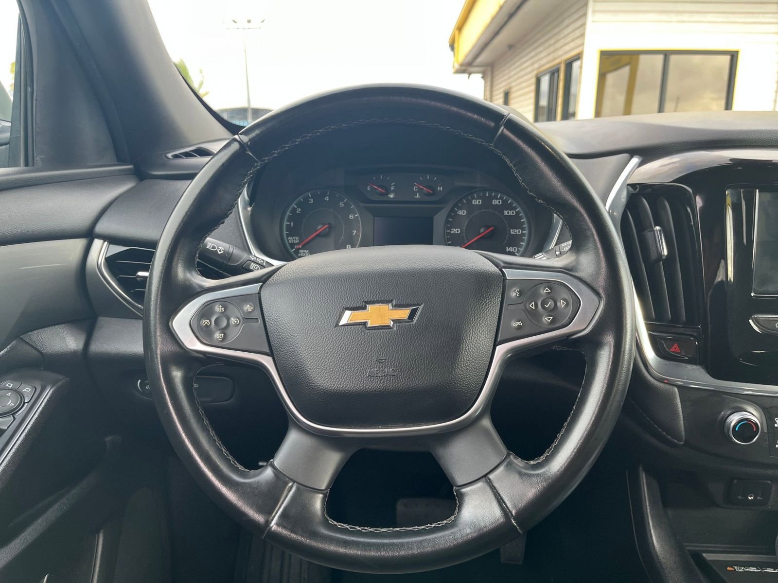 Used 2023 Chevrolet Traverse LT image 28