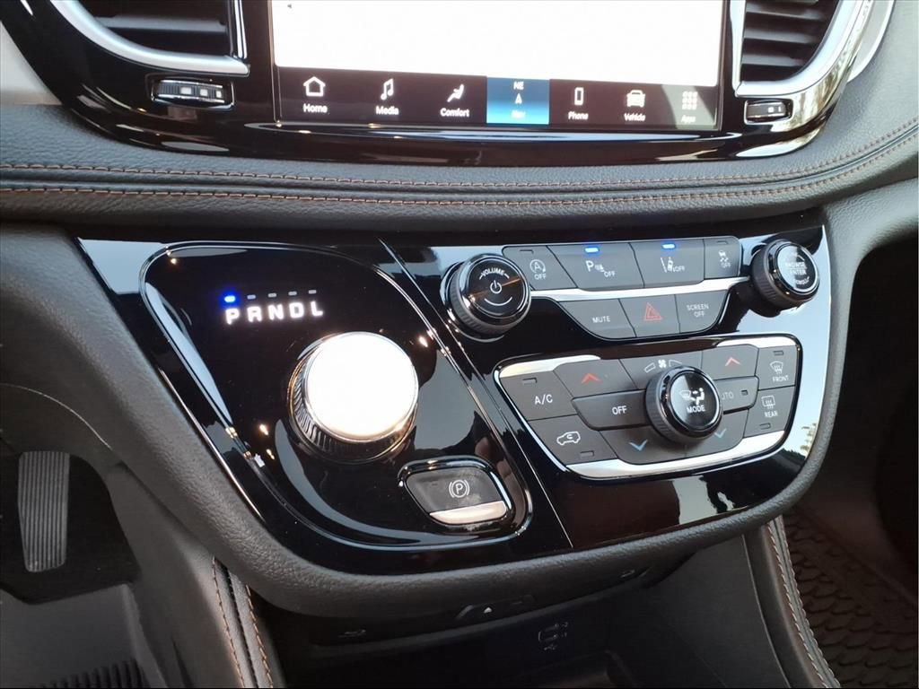 New 2026 Chrysler Pacifica Pinnacle w/ Trailer Tow Group image 20