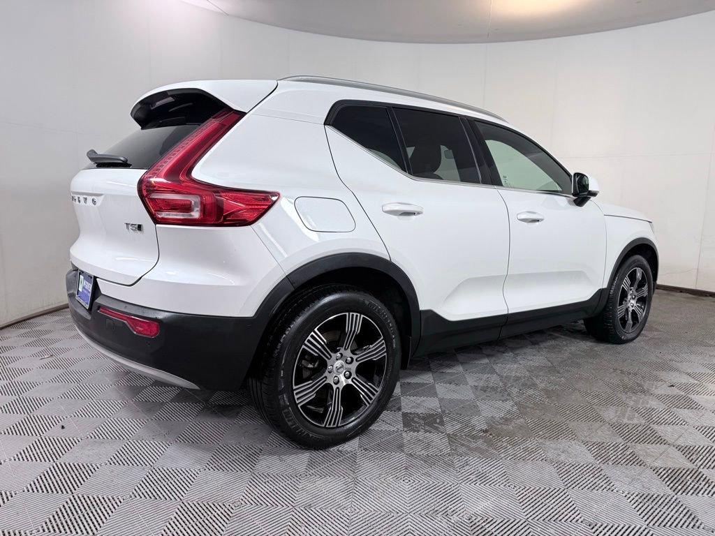 Used 2022 Volvo XC40 T5 Inscription w/ Climate Package image 7