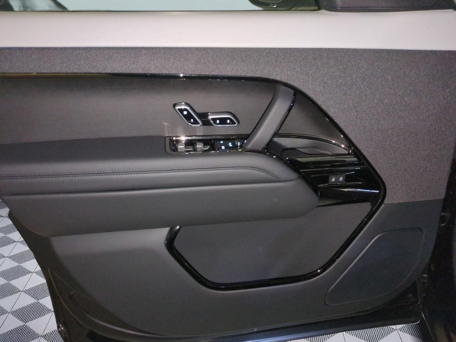 New 2026 Land Rover Range Rover Sport Dynamic SE AWD/4WD image 11