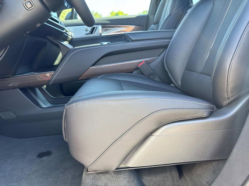 New 2026 Cadillac Vistiq Luxury image 21