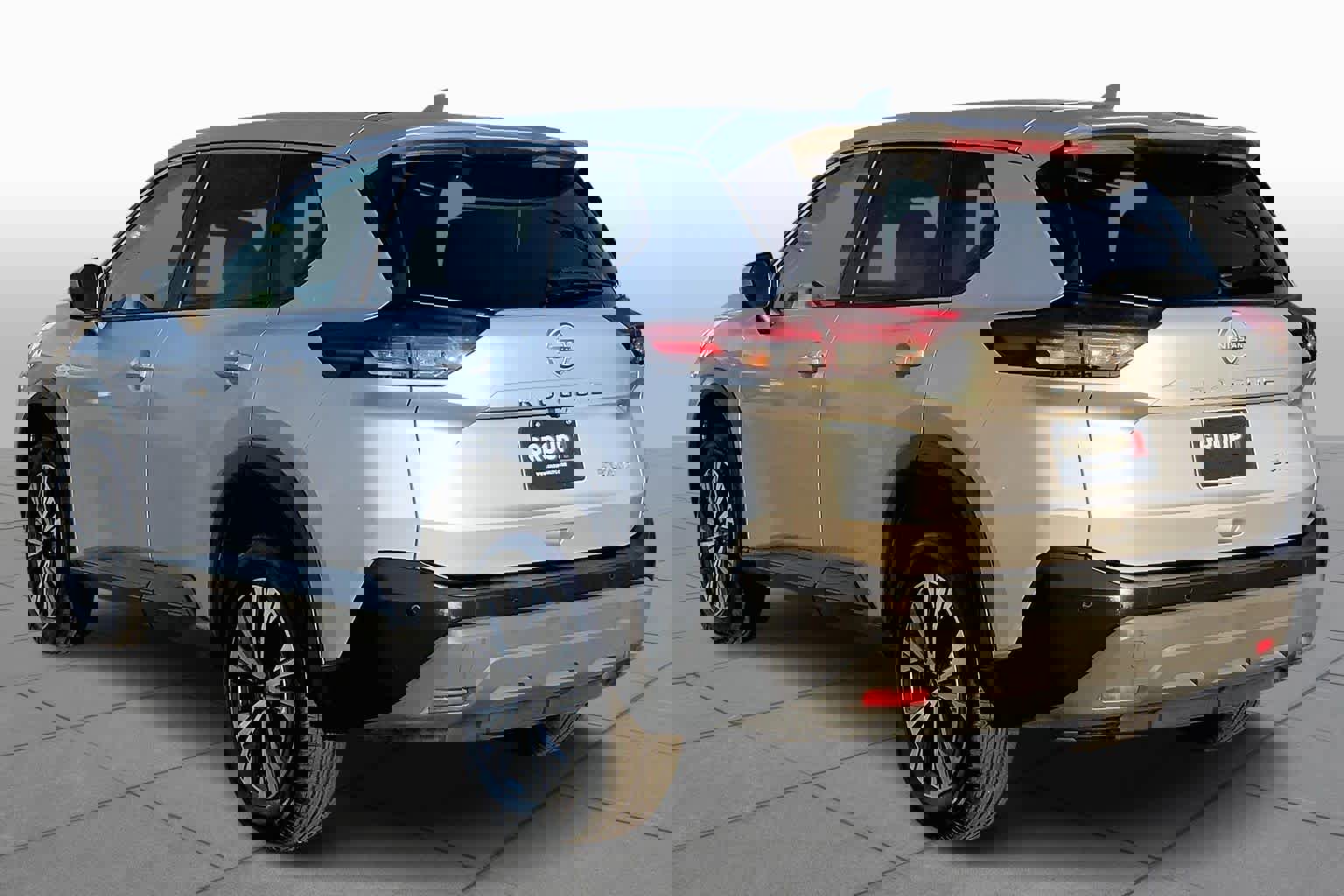 Used 2023 Nissan Rogue SV image 12