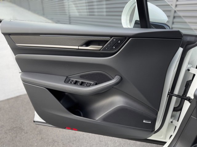 New 2025 Porsche Macan Turbo Electric image 13